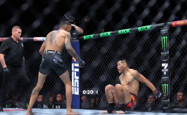 开云体育网址-李景亮回归战被KO 中国男子格斗第一人英雄迟暮