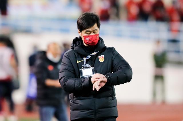 国足魔鬼训练防止崩盘 入籍球员们将飞赴迪拜会合